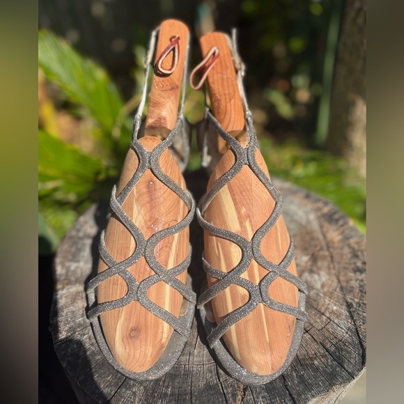 Stuart Weitzman Turning up Pyrite Nocturn Silver Metallic Strappy Heels, 10M - Picture 2 of 10